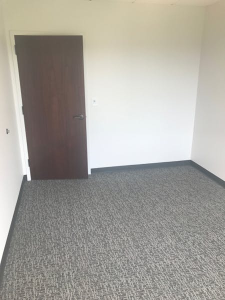 Suite 522 / 240 SF/ $442 + Expenses